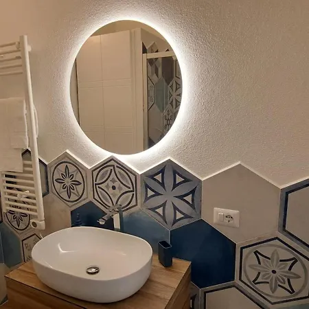 Urban Charme Apartment *
